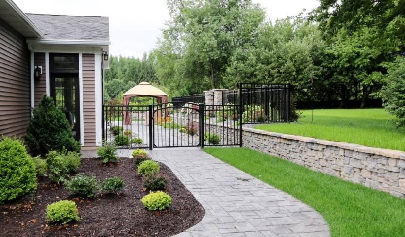 walkway with best fence gate made of aluminum